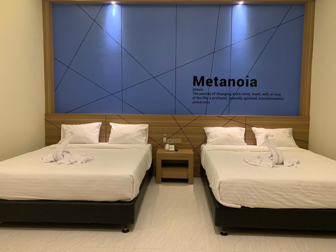 Bless Hotels Sintang Esterno foto
