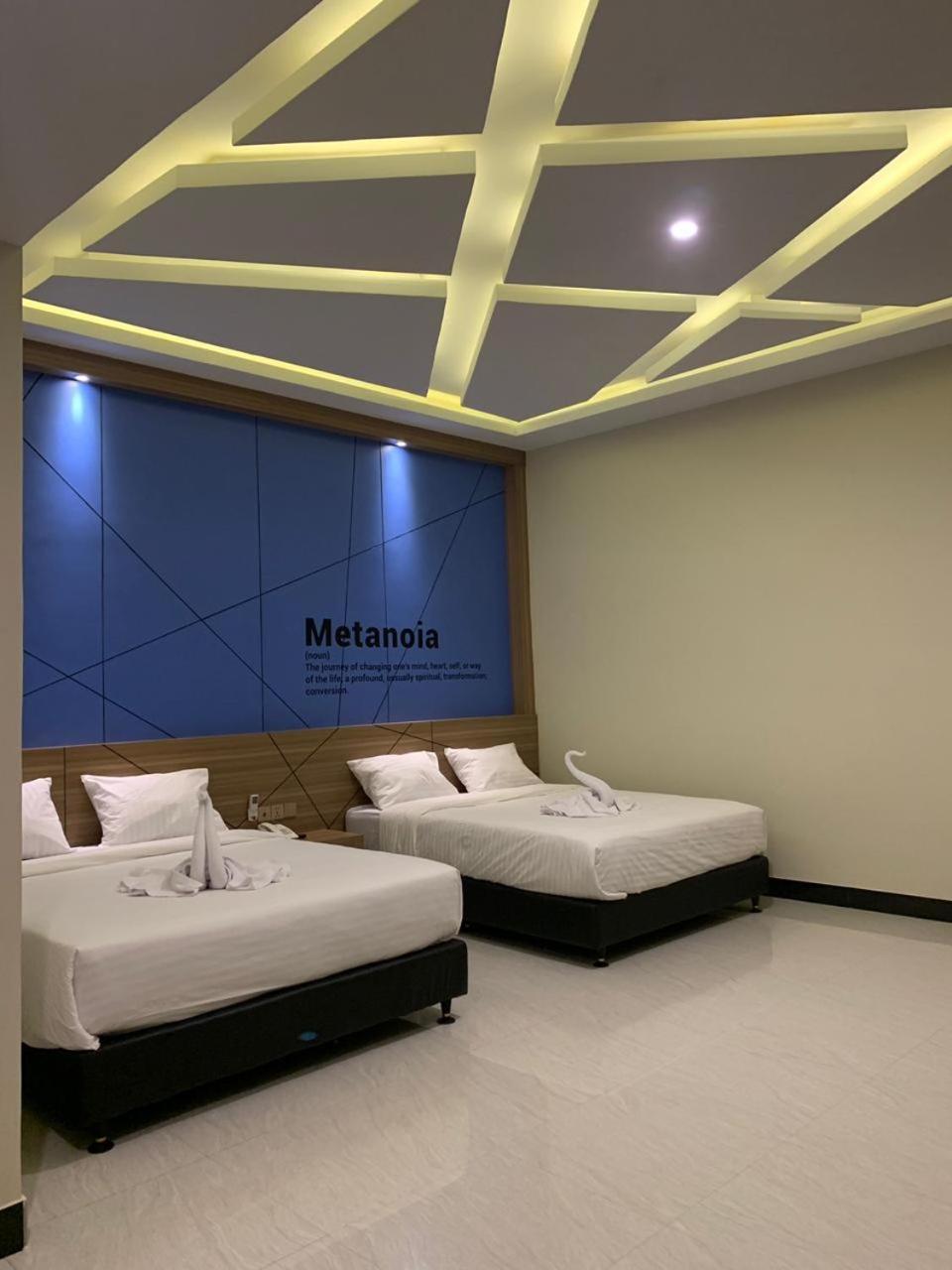 Bless Hotels Sintang Esterno foto